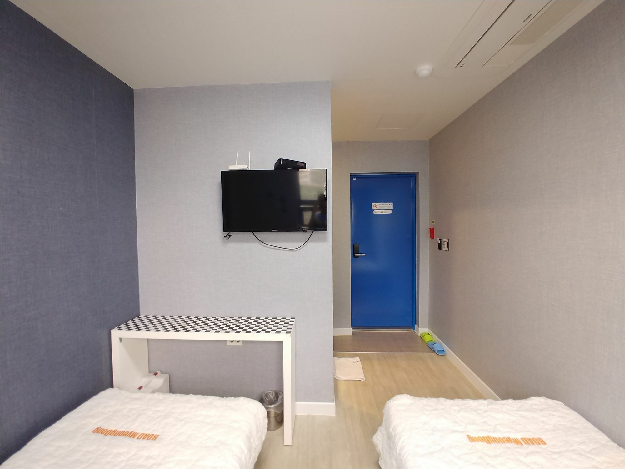 Road Myeongdong Hotel Seoul Exterior photo