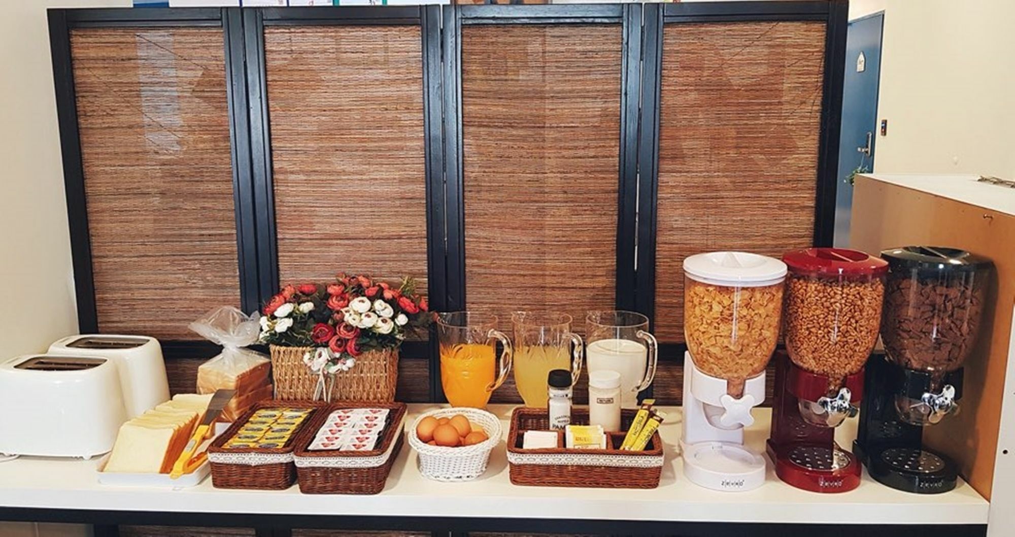 Road Myeongdong Hotel Seoul Exterior photo