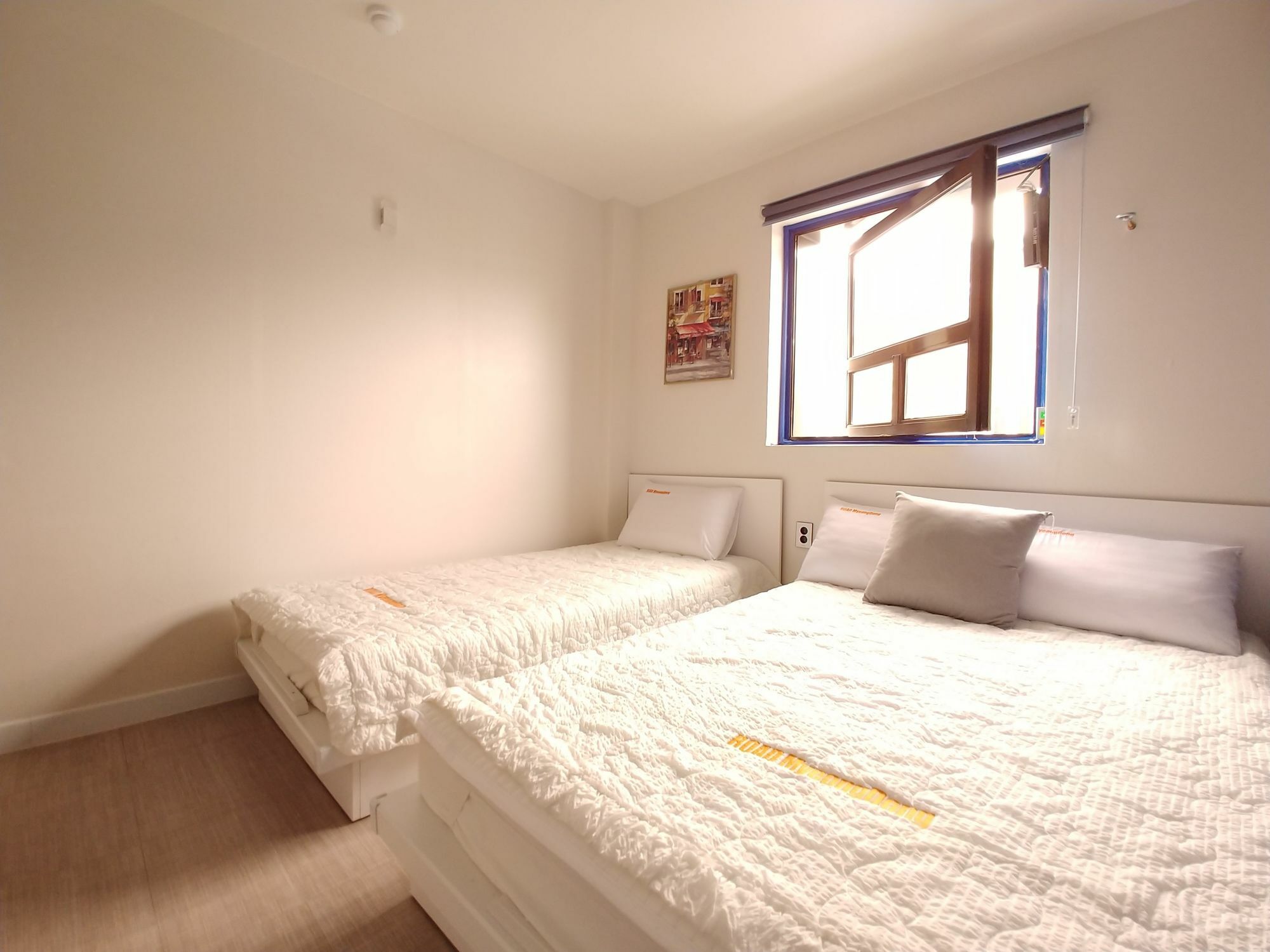 Road Myeongdong Hotel Seoul Exterior photo
